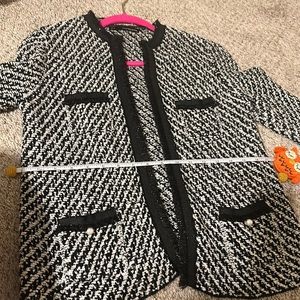 Sephora fabric sweater/ blazer to upgrade any outfit. Ideal for chilly weather